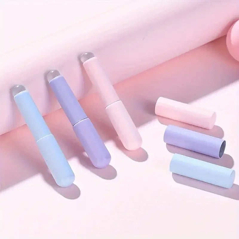 New color silicone lip brush with cover is suitable for concealer mouth blush dye brush, seamless mini portable cosmetic brush